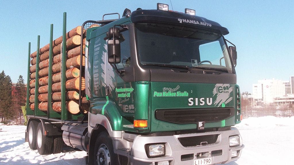 Arkistokuvassa Sisu E- puutavara-automallistoa.