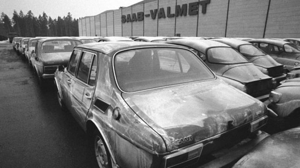 Saabeja Saab-Valmetin tehtaan pihalla Uudessakaupungissa 7. maaliskuuta 1979.