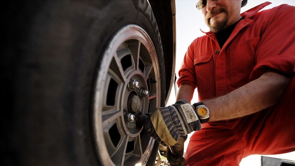 Autonrengasliitto varoittaa huhtikuun nopeista kelimuutoksista, eikä suosittele vielä vaihtamaan kesärenkaita.