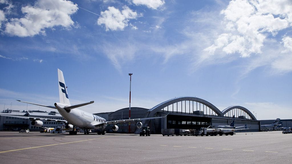Kotimaan lentolippujen hinnat nousevat, jos EU-vaatimukset samanlaisista maksuista koti- ja ulkomaan lentoliikenteessä toteutuvat.