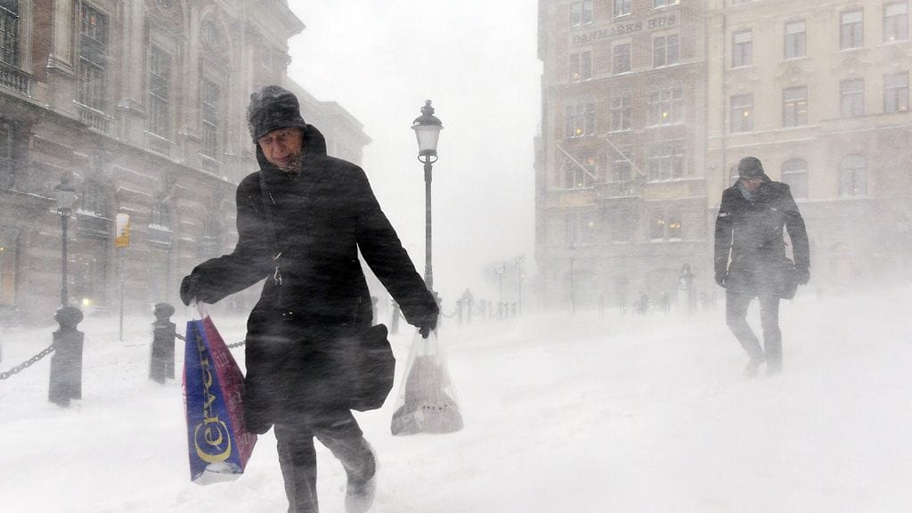 Suomen lisäksi myös Ruotsissa valmistaudutaan lumen tuloon. Tässä arkistokuvaa Tukholmasta vuodelta 2013.