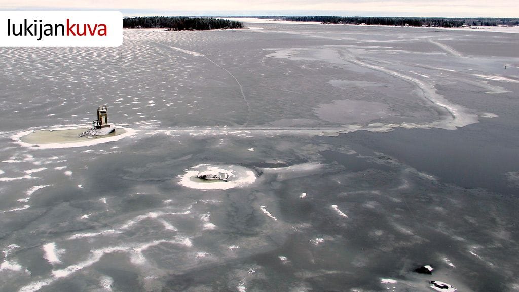 Heikkoja jäitä kuvattuna Raippaluodossa Vaasassa 3.1.2013.