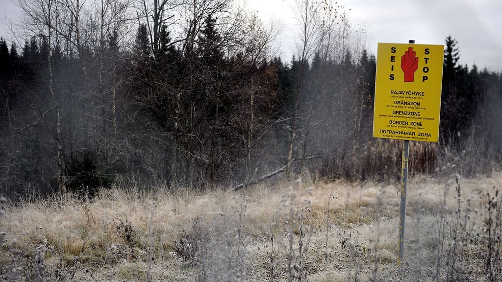 Rajavartiosto kehottaa koiralla metsästäviä merkitsemään koiran pantaan tai valjaisiin omistajan yhteystiedot ennen metsästyksen aloittamista. Kuvituskuva.