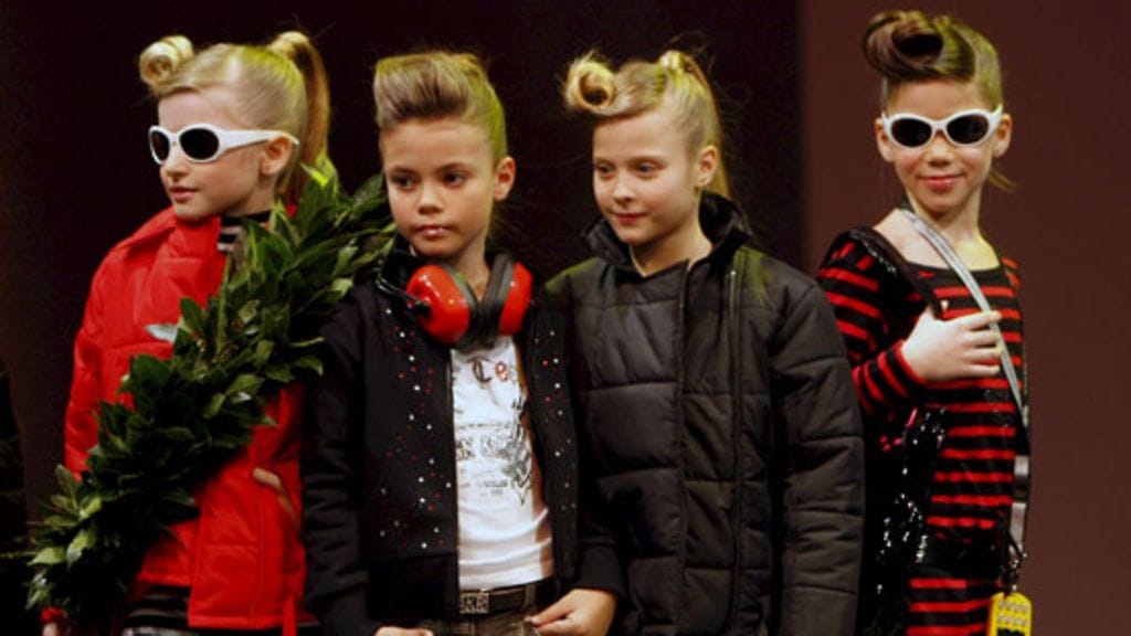 Kuvassa lastenmuotia espanjalaisessa muotinäytöksessä. Kuvituskuvaa, kuvan henkilöt eivät liity uutiseen.