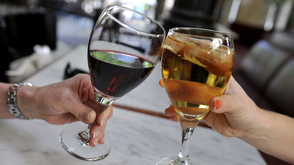 EHYT ry:n uusi mobiilisovellus auttaa seuraamaan alkoholinkulutusta.