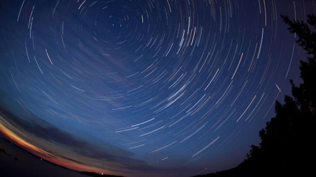 Kuvituskuva perseideistä. Viikonloppuna perseidit tarjoavat näyttäviä tähdenlentoja. Kuva: Jari Luomanen