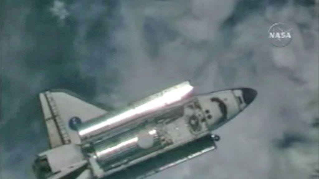 Discovery-sukkula avaruudessa