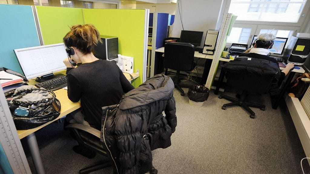 Puhelinmyyjistä on taas pulaa.