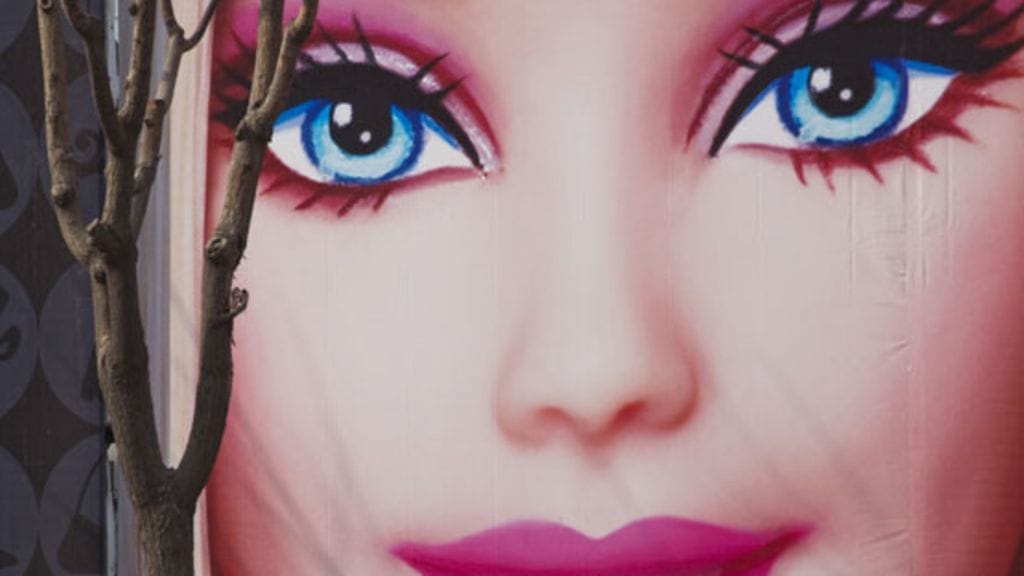 Kuvituskuva. FBI on varoittanut, että pedofiilit saattavat käyttää uutta video-Barbieta hyväkseen lapsipornon kuvaamiseen.