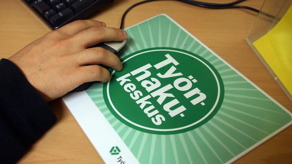 yöllisyystilanne huolestuttaa 43:a prosenttia suomalaisvastaajista, mikä on enemmän kuin muissa EU-maissa keskimäärin.