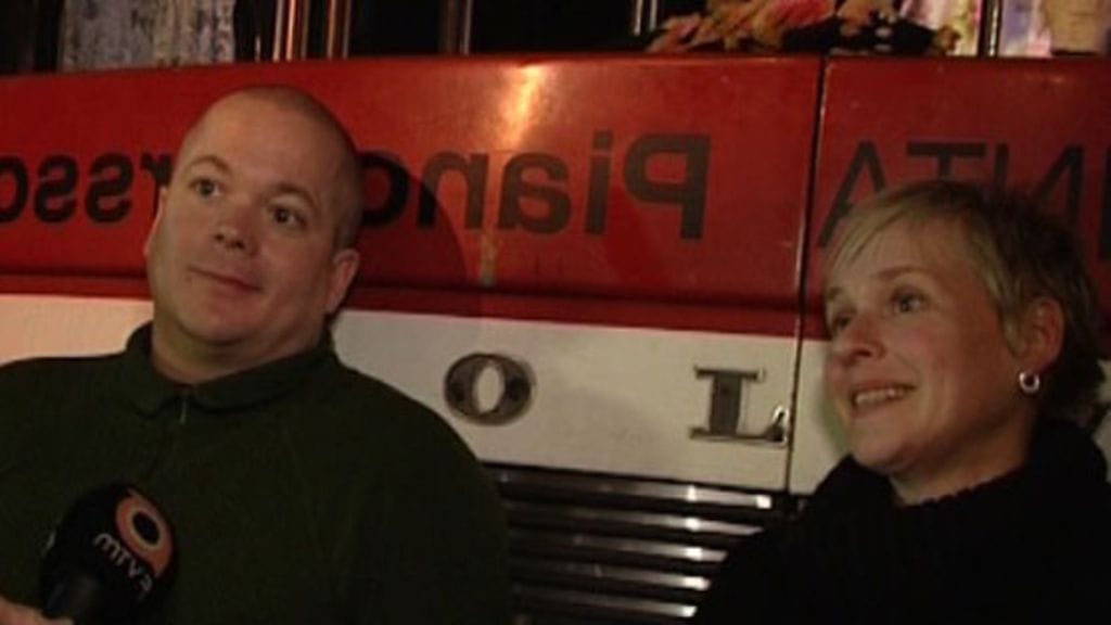 Näyttelijä ja käsikirjoittaja Klaus Klemola sekä ohjaaja Leea Klemola.