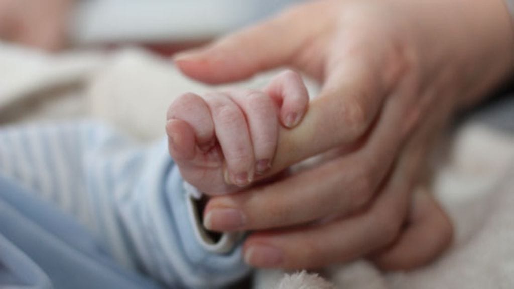 Vauvasta iloitsevat vanhempien ja sukulaisten lisäksi myös monet kunnat.