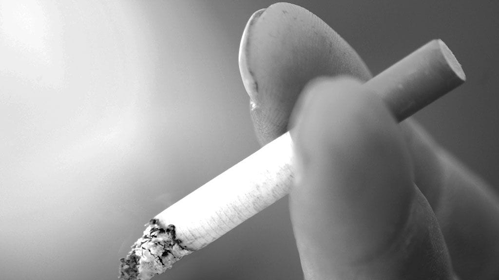 Tupakoivan isoäidin lapsenlapsella on jopa 20 prosenttia kohonnut riski sairastua astmaan.