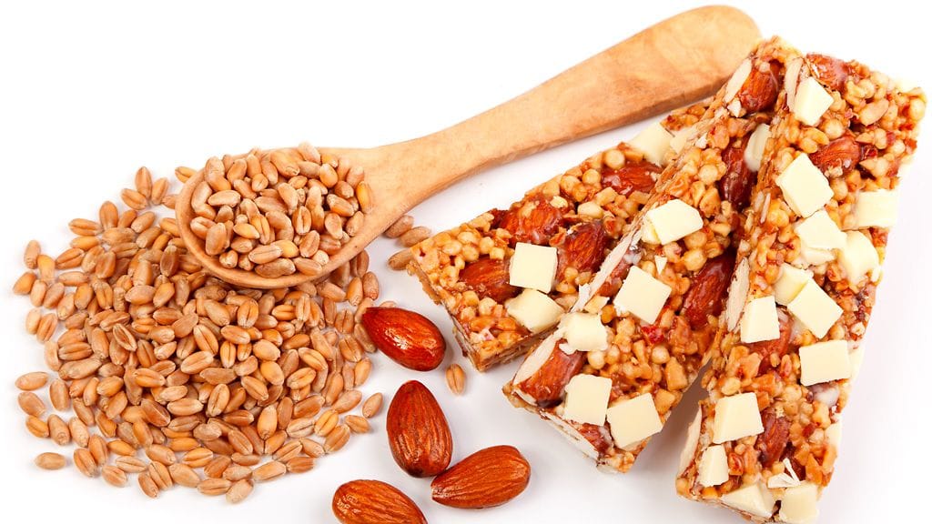 Proteiinipatukoiden tai juomien nauttiminen ei ole terveydelle haitallista, mutta niillä ei saa korvata ruokaa ja aterioita.