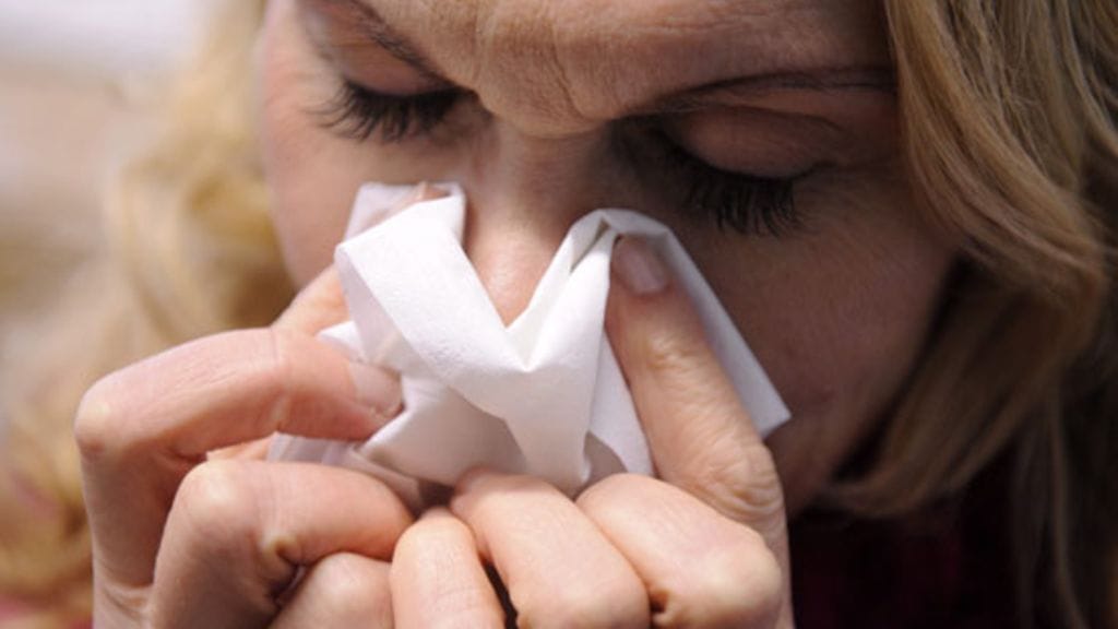 Helsingin terveysasemilta kerrotaan, että flunssa-aalto on yhä liikkeellä.