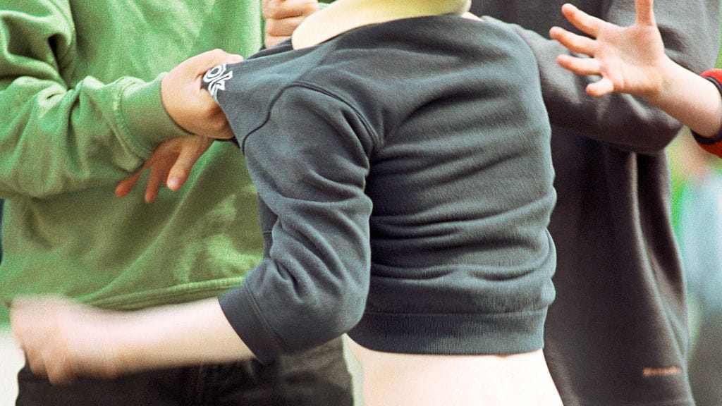 Pidetty oppilas rohkenee puuttua koulukiusaamiseen, kertoo tuore väitöstutkimus.