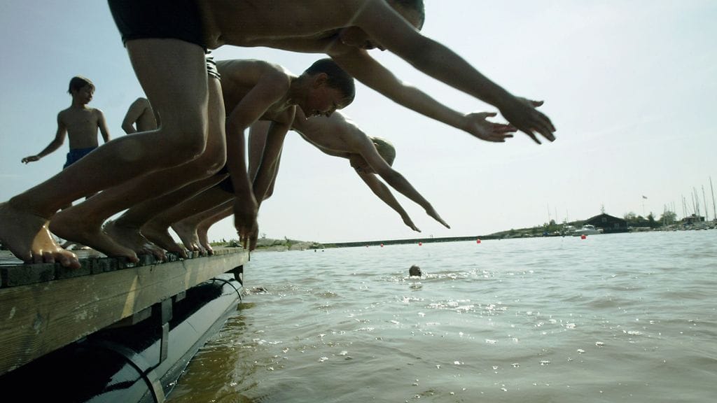 Tutkimuksen mukaan lasten uimataito on parempi kuin aikuisten. Kuudesluokkalaisista vain yksi prosentti on täysin uimataidoton, aikuisista uimataidottomia on kuusi prosenttia.