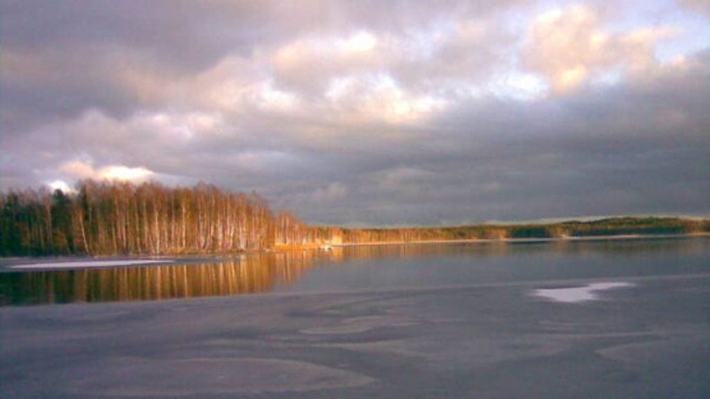 Uutissilmä: 8.11.2010, Järven jäällä ei vielä hiihdetä