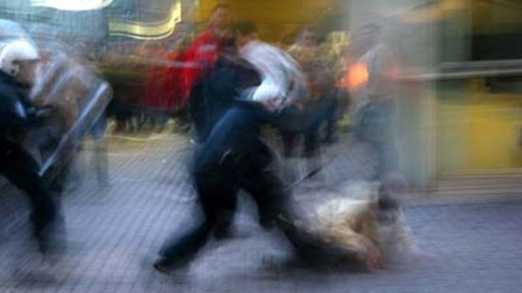 (9.9. 2006) Smash Asem -mielenosoitus Helsingissä. Kuvaaja Alex Gustafsson.