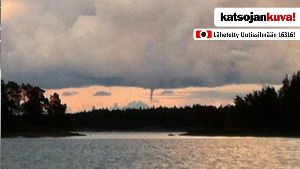 "Kuvasin tällaisen erikoisen sääilmiön kalaretkeltä palatessani 11.8. 2011 noin klo 20.20", kertoo katsoja.
