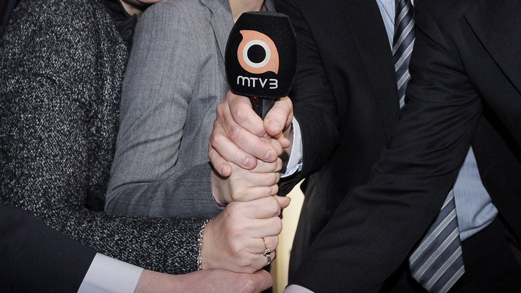 Takaa vasemmalta 45 minuuttia -tiimi: Jussi Eronen ja Juhani Aalste ja Tommi Manninen. Edestä vasemmalta: Hanna Takala, Elisa Tikkanen, Ripsa Koskinen-Papunen, Marja Juonala, Tuula Malin ja Salla Vuorikoski. Kuva: Lehtikuva