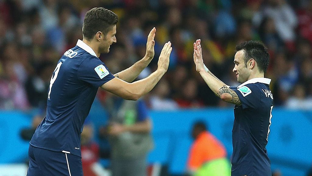 Olivier Giroud vaihtuu Mathieu Valbuenaan Ranskan avausottelussa.