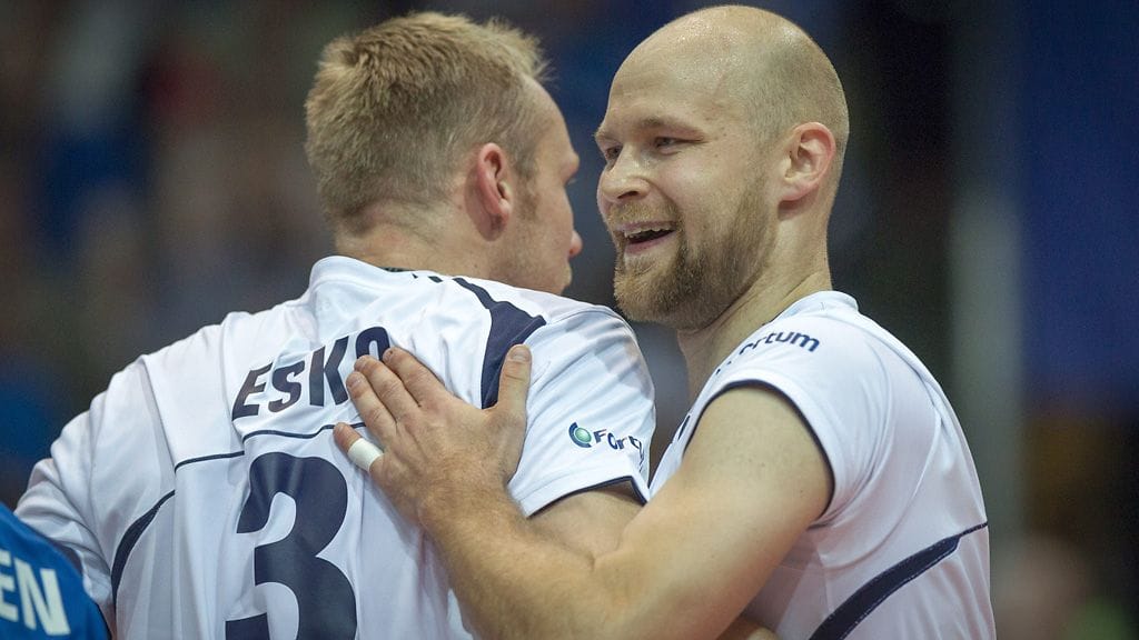 Mikko Esko ja Antti Siltala juhlivat pistettä.