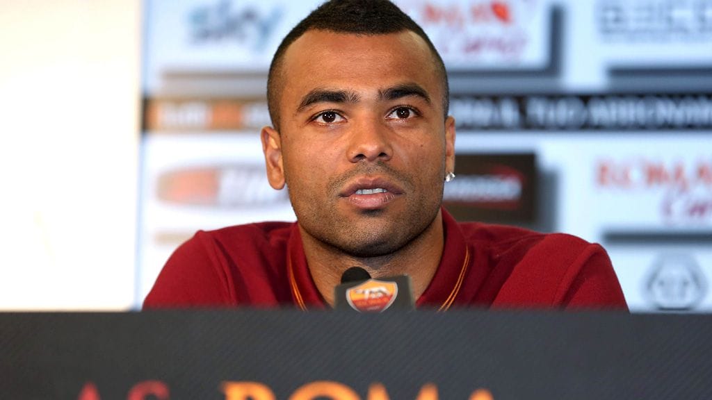AS Romaan siirtynyt Ashley Cole oli italialaislehdistön tentattavana tiistaina.