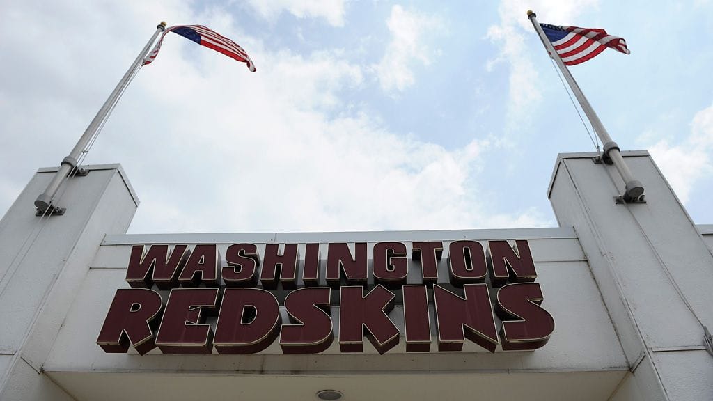 Alkuperäisasukkaat pitävät Washington Redskinsin nimeä rasistisena.