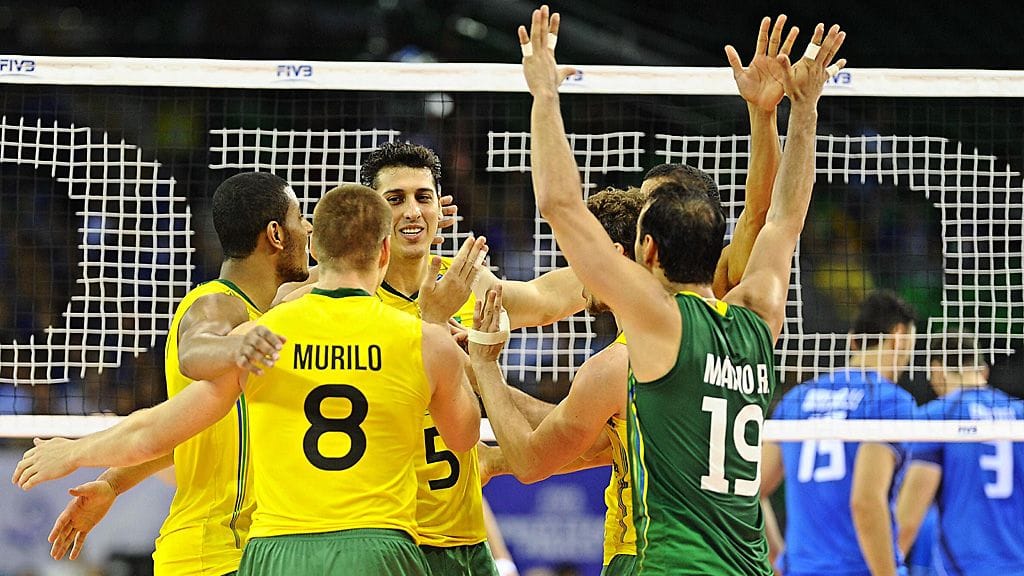 Brasilian pelaajat juhlivat Italian kustannuksella.