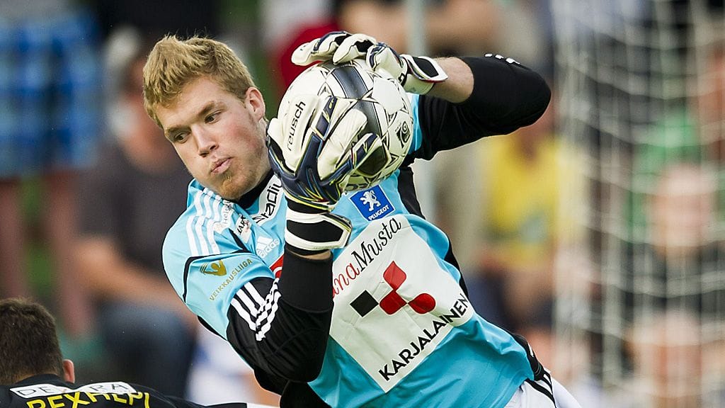 Saku-Pekka Sahlgren oli RoPSin murheellisen hahmon ritari torstaina. Kuva Sahlgrenin HJK-kaudelta 2012.