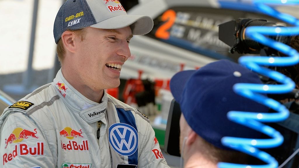 Jari-Matti Latvala on kokonaiskisassa kahdeksantena 23,8 sekuntia kärkeä jäljessä.