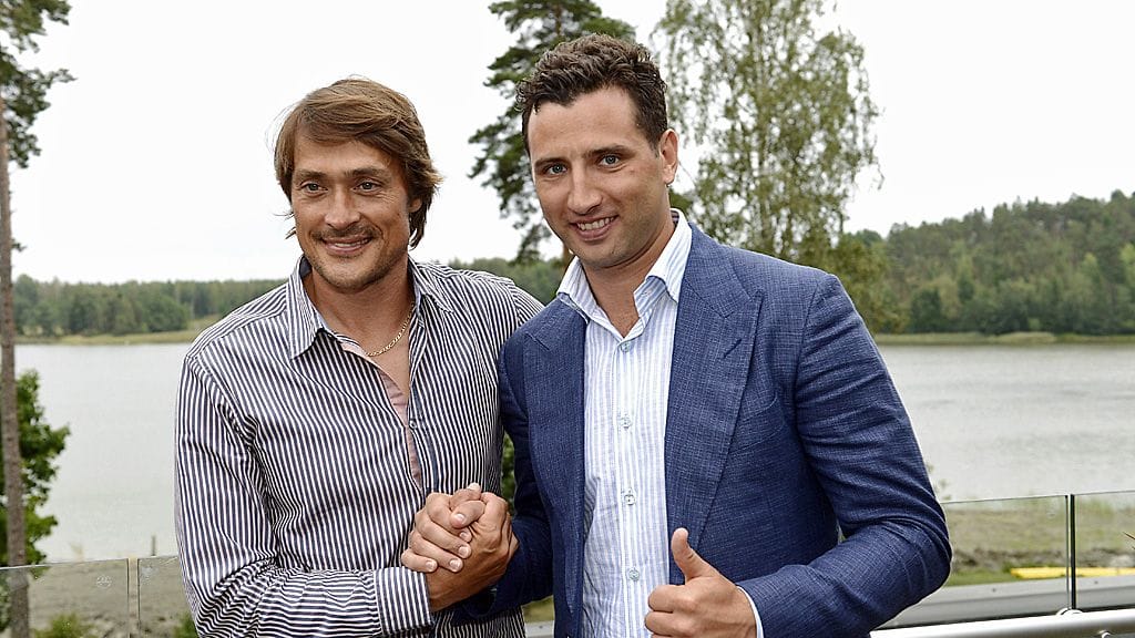 Teemu Selänne ja Roman Rotenberg kertoivat yhteistyöstään ja monitoimihallihankkeesta Långvikissa.