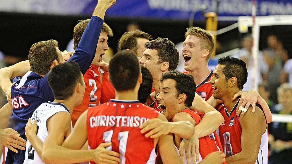 USA:n joukkue juhlii voittoa.