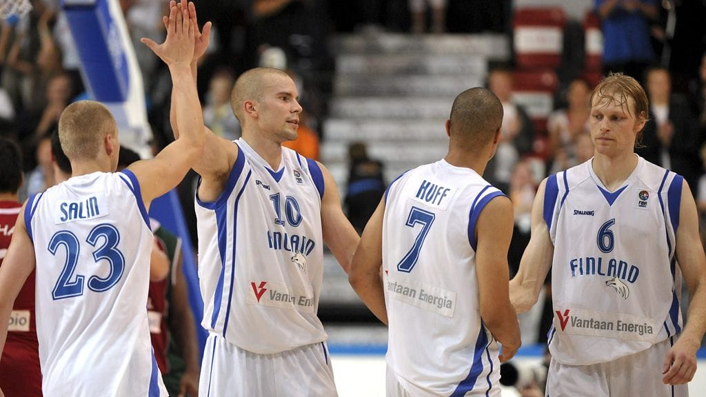 Arvokisapelejä kotikentällä tulossa.