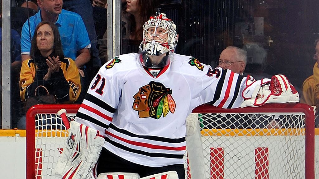 Antti Raanta vartioi Blackhawksin verkkoa.
