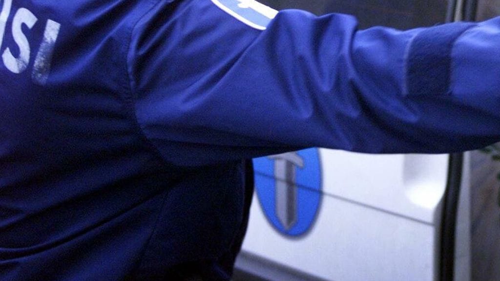 Poliisi kertoo tiedotteessa miehen käytöksen aiheuttaneen aseman asiakkaille pelkoa ja hämmennystä, mutta todellista vaaraa ei kenelläkään tällä tietoa ole ollut.