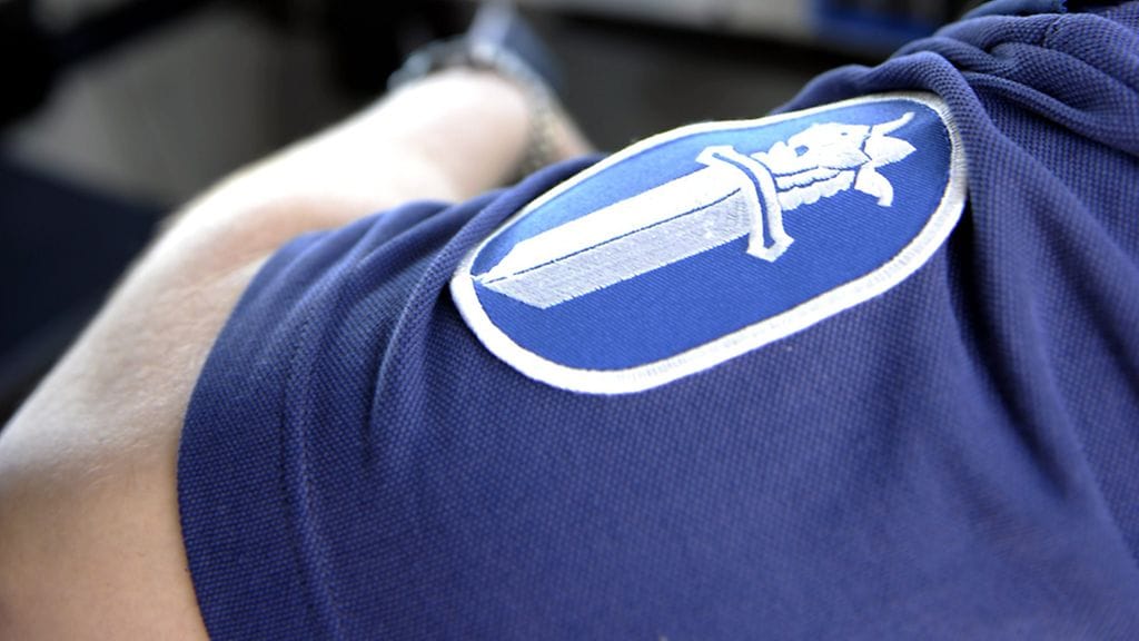 Varastettu omaisuus, kuten perämoottori ja työkaluja, löydettiin metsään piilotettuna.