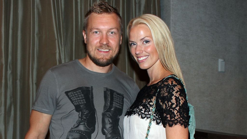 Niklas ja Piritta Hagman Anne Kukkohovin ekokosmetiikkasarjan lanseeraustilaisuudessa.