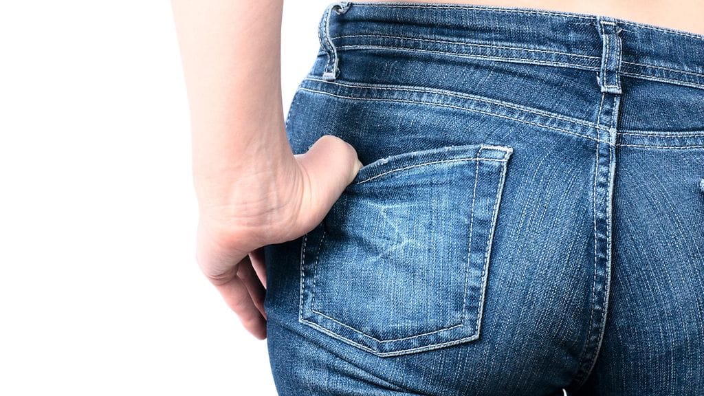 Tiukat farkut voivat aiheuttaa vaaran terveydellesi.