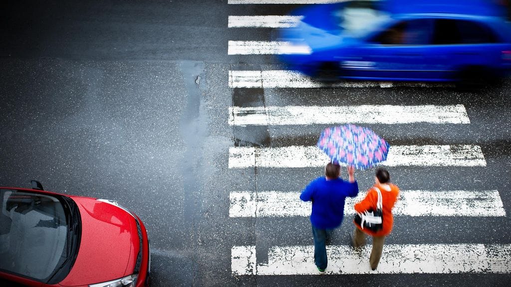 Arvaatko, missä on Helsingin vaarallisin suojatie? Kuvituskuva.