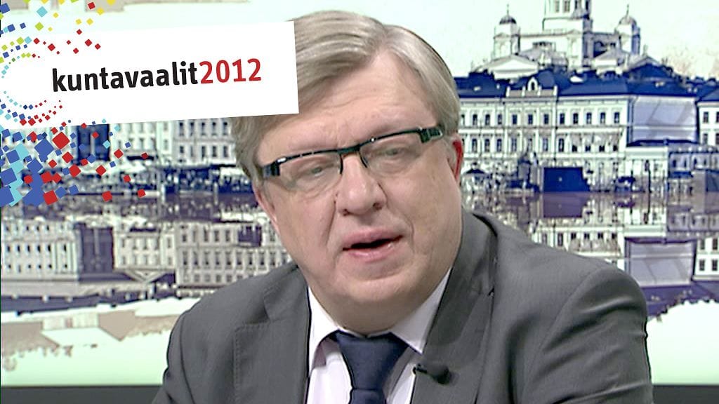 Timo Laaninen kiitti puolueen kunnallisjärjestöjä ahkerasta työstä vaalien aikana.