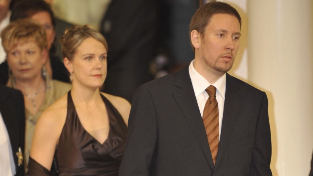 Paavo Arhinmäki puolisoineen itsenäisyyspäivän vastaanotolla presidentinlinnassa 6. joulukuuta 2009.