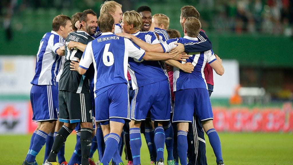 HJK:n pelaajat pääsivät juhlimaan Eurooppa-liigan paikka Wienissä.