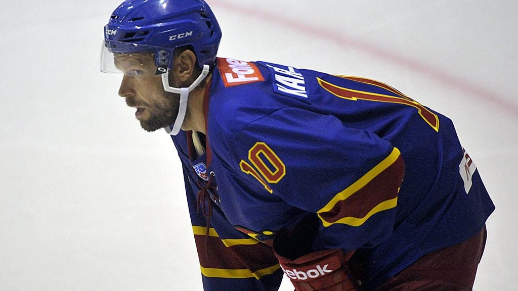 Jere Karalahti viimeisteli Jokerien 3-2-maalin toisen erän loppupuolella.