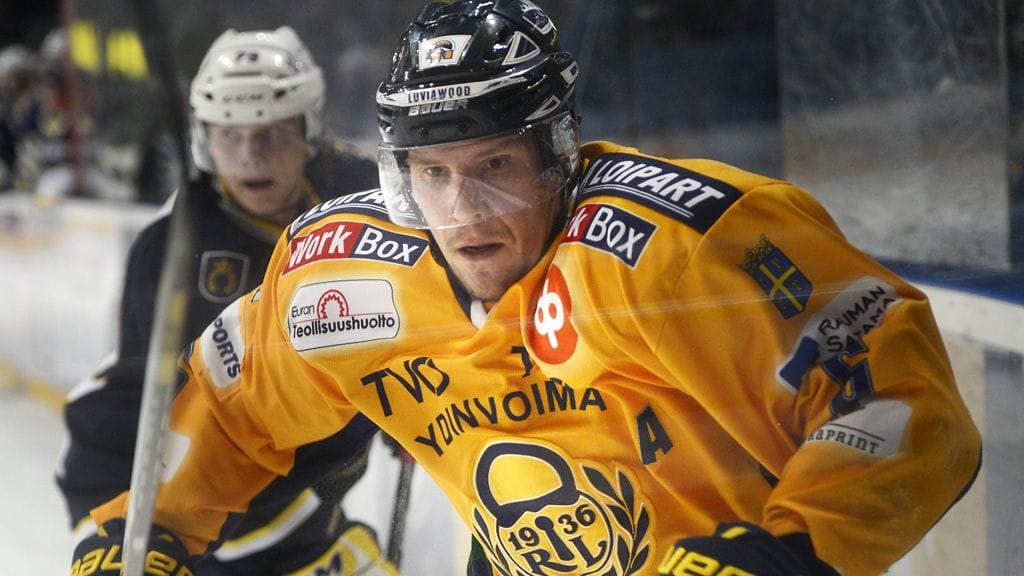 Ilkka Mikkola ylsi harvalukuisten joukkoon huikealla ottelumäärällään.