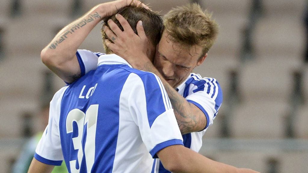 Mika Väyrynen (oik.) ja Robin Lod tekivät HJK:n maalit ensimmäisessä osaottelussa Helsingissä.