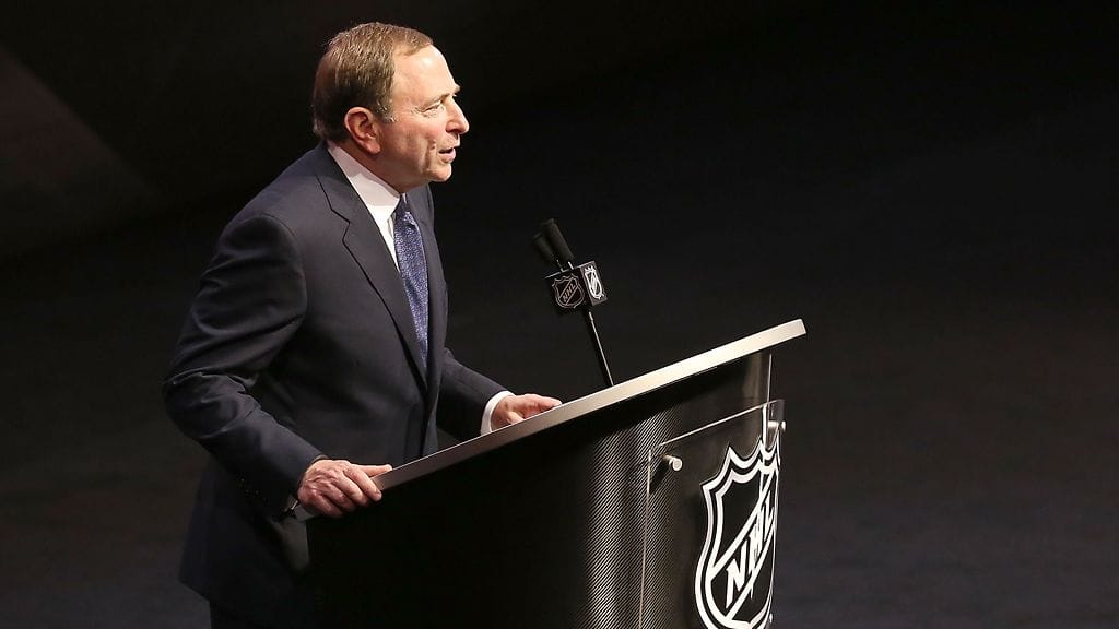 Komissaari Gary Bettman avasi NHL:n varaustilaisuuden Philadelphiassa tänä kesänä.