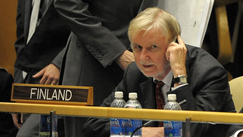 Ulkoministeri Erkki Tuomioja kommentoi äänestyksen tulosta heti sen ratkeamisen jälkeen.