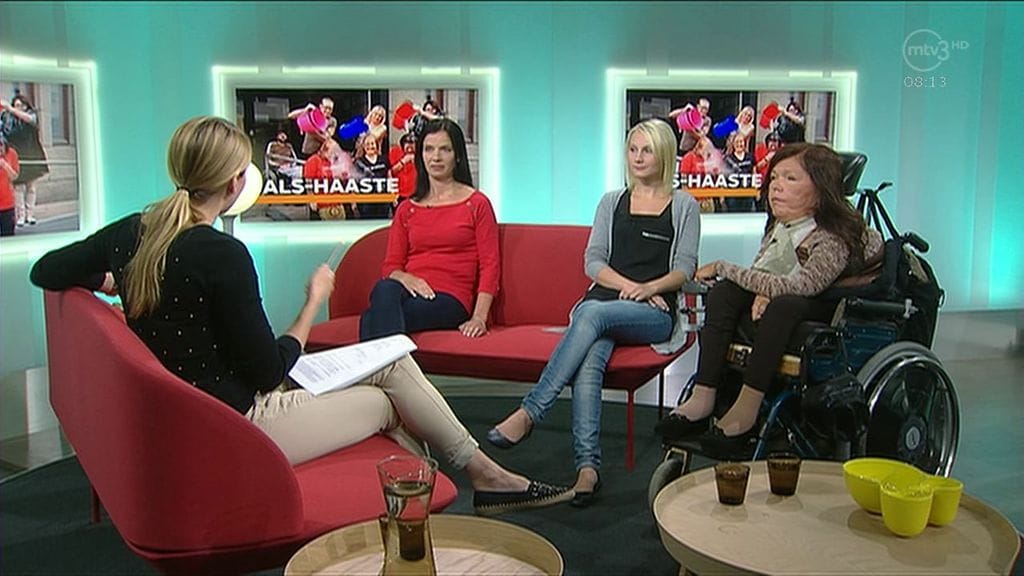 Huomenta Suomessa vieraana olleen Uudenmaan lihasyhdistyksen Vuokko Mäkitalon (vas.) ja Liisa Rautasen (oik.) mielestä tietoisuutta ALSista tulee lisätä.